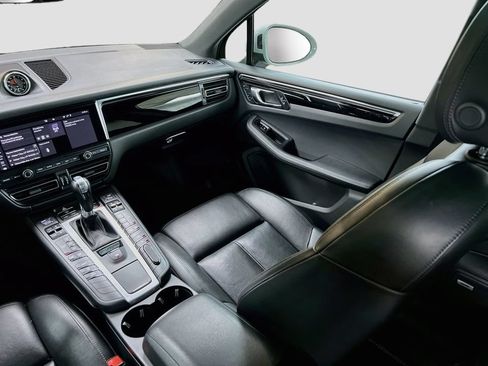 Certified 2020 Porsche Macan AWD/4WD image 26