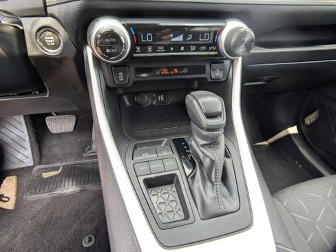 Used 2024 Toyota RAV4 XLE FWD image 22