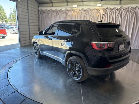 Used 2018 Jeep Compass Latitude w/ Popular Equipment Group FWD image 5