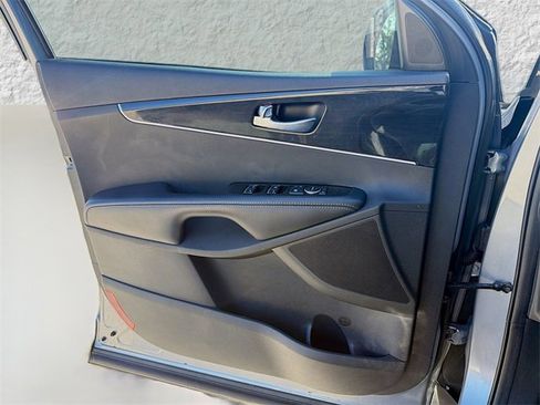 Used 2020 Kia Sorento L image 22