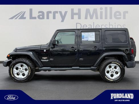 Used 2013 Jeep Wrangler Unlimited Sahara w/ Dual Top Group AWD/4WD image 2