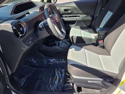 Used 2017 Toyota Prius C Three FWD image 9
