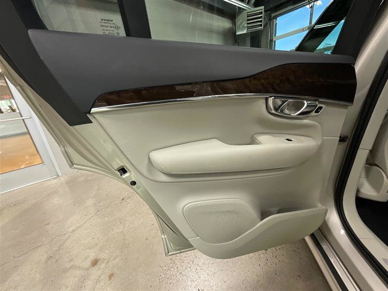 Used 2016 Volvo XC90 T6 Momentum w/ Momentum Plus Package AWD/4WD image 27