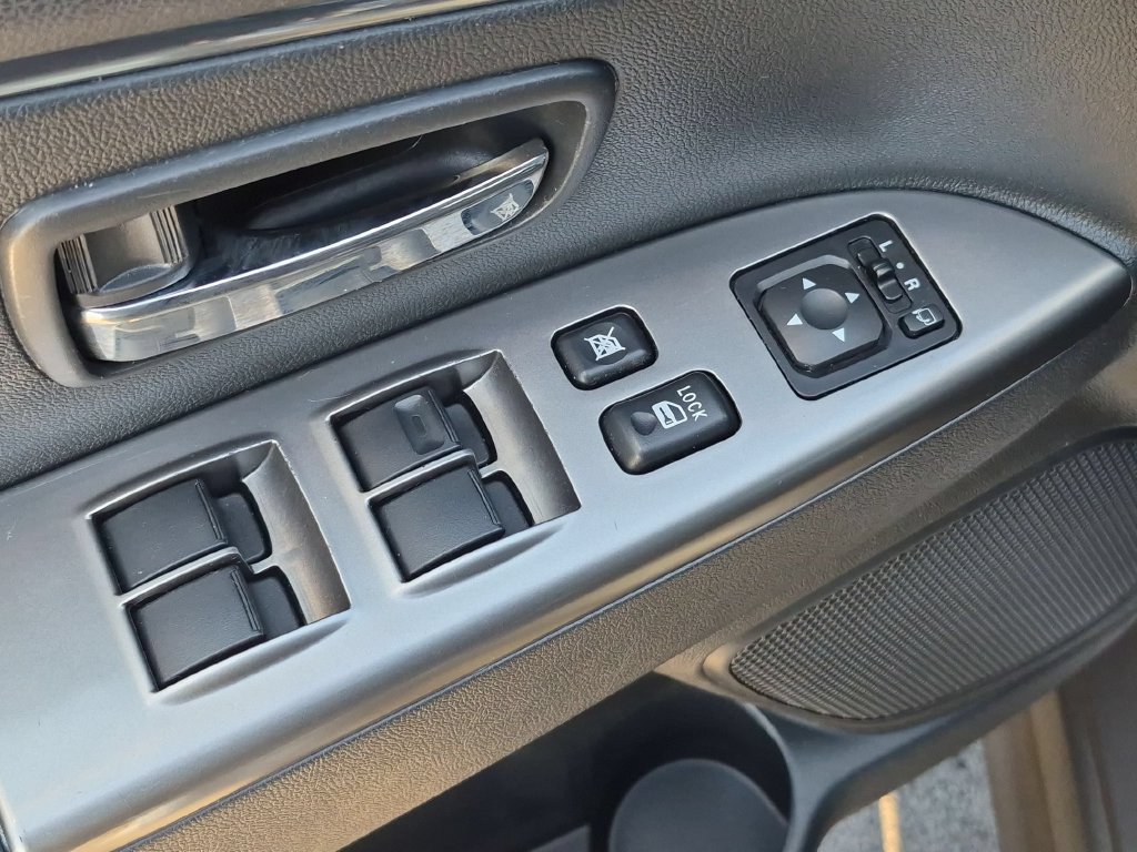 Used 2025 Mitsubishi Outlander Sport SE AWD/4WD image 10