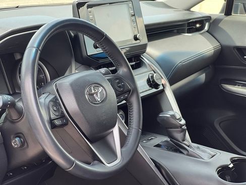 Used 2021 Toyota Venza LE w/ Carpet Mat Package (TMS) AWD/4WD image 13
