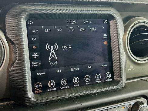Used 2023 Jeep Wrangler Unlimited w/ Cold Weather Group AWD/4WD image 19