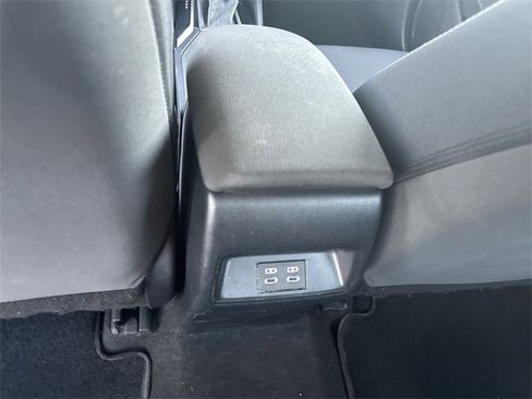 Used 2023 Toyota Corolla LE image 27