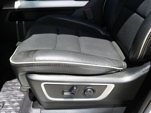 Used 2019 RAM 1500 Laramie AWD/4WD image 17