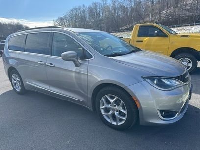 Used 2017 Chrysler Pacifica Touring-L w/ Tire & Wheel Group