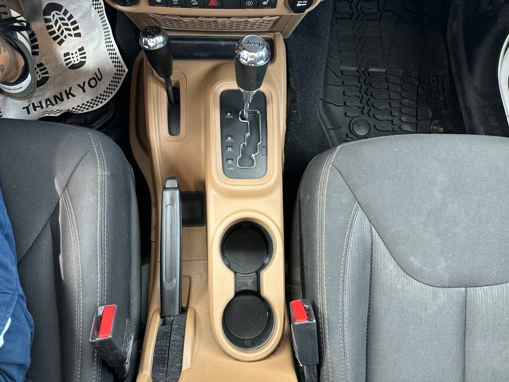 Used 2017 Jeep Wrangler Rubicon w/ Connectivity Group AWD/4WD image 16