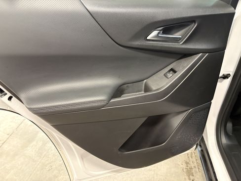 Used 2025 Chevrolet Equinox LT w/ Convenience Package II FWD image 9