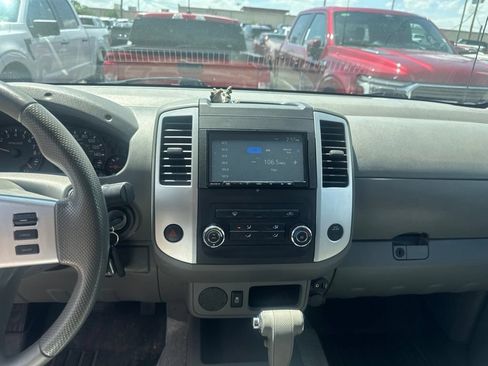 Used 2018 Nissan Frontier SV RWD image 25