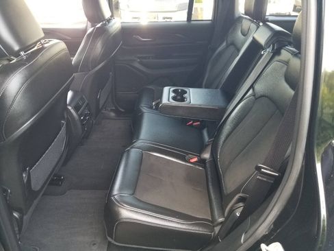 Used 2024 Jeep Grand Cherokee Altitude AWD/4WD image 13