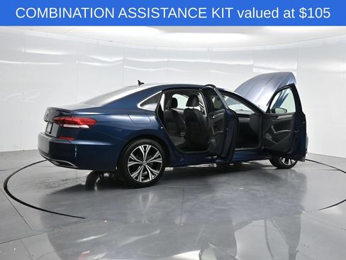 Used 2022 Volkswagen Passat 2.0T SE FWD image 4