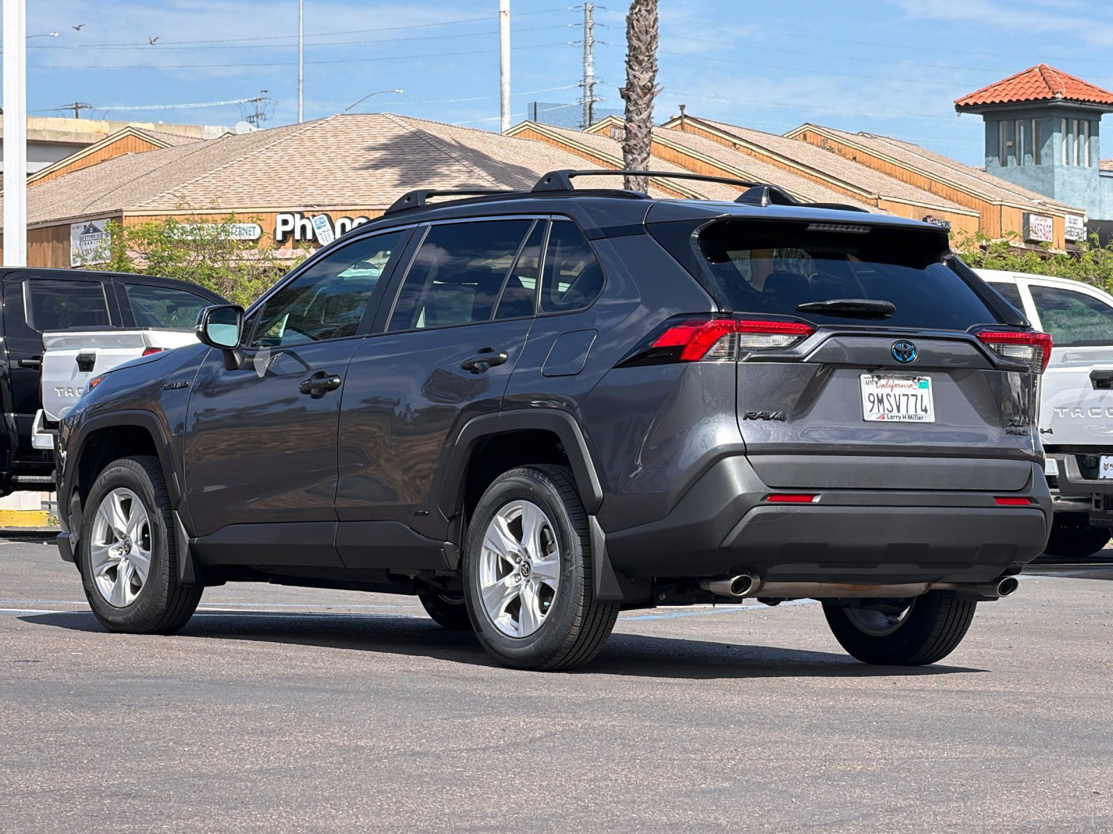 Used 2021 Toyota RAV4 XLE w/ Carpet Mat Package (TMS) AWD/4WD image 3