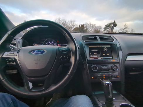 Used 2016 Ford Explorer XLT w/ Equipment Group 201A image 13