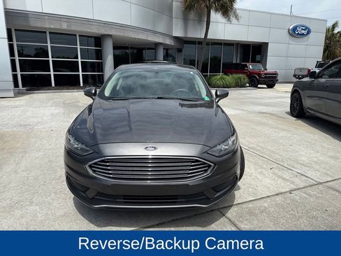 Used 2017 Ford Fusion SE w/ Fusion SE Technology Package FWD image 3