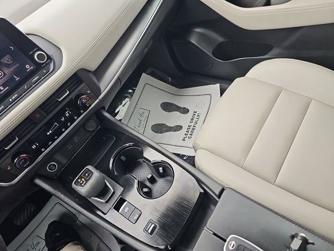 Used 2023 Nissan Rogue SV w/ SV Premium B Package image 27