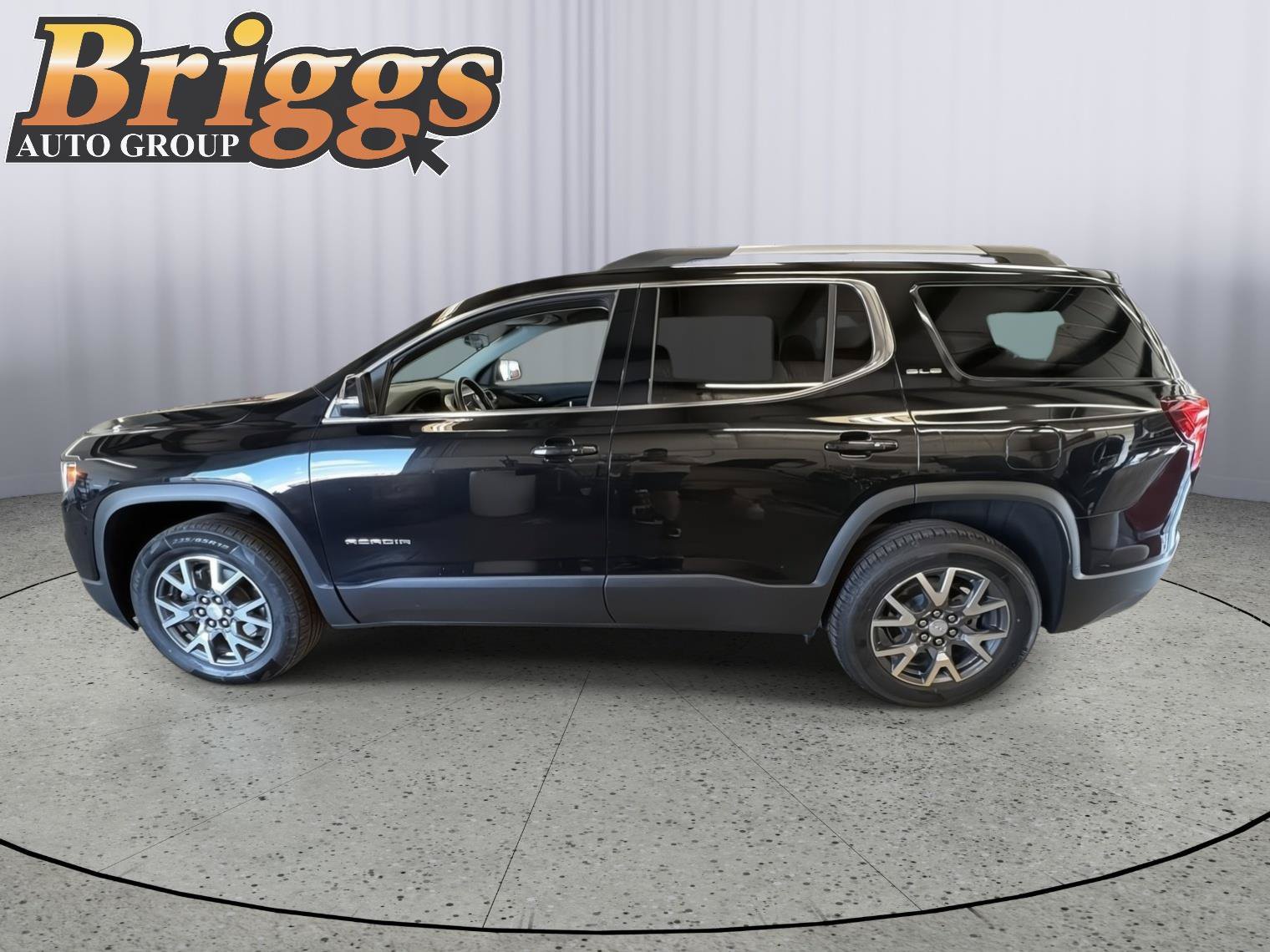 Used 2022 GMC Acadia SLE w/ Driver Convenience Package FWD image 2