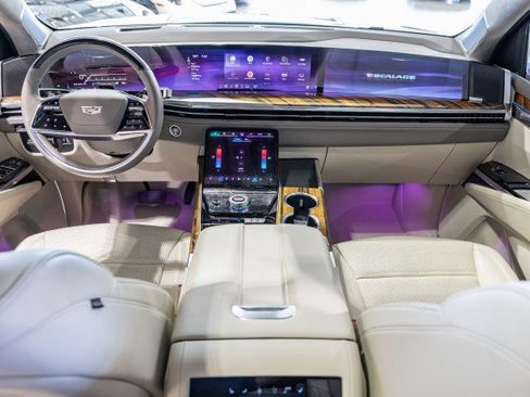 Used 2025 Cadillac Escalade Sport Platinum w/ LPO, Floor Liner Package image 31