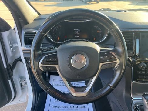 Used 2020 Jeep Grand Cherokee Altitude image 16