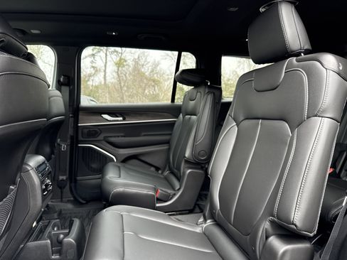 New 2026 Jeep Grand Cherokee L Limited w/ Limited Altitude Package RWD image 31