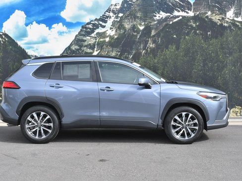 Certified 2022 Toyota Corolla Cross XLE w/ Convenience Package image 2
