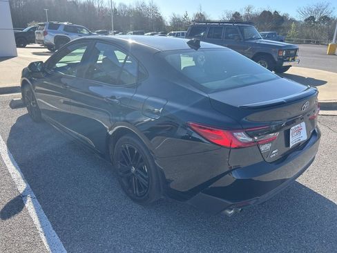 Used 2025 Toyota Camry SE image 6