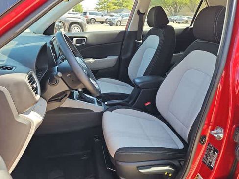 Used 2024 Hyundai Venue SEL FWD image 14