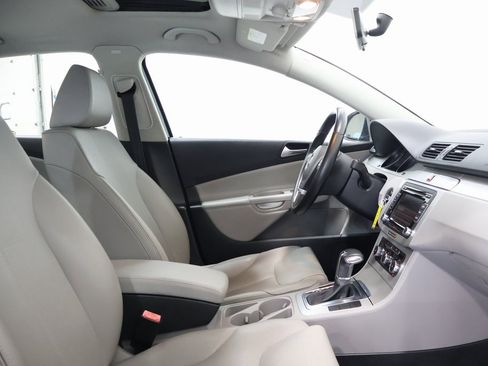 Used 2010 Volkswagen Passat Komfort image 21