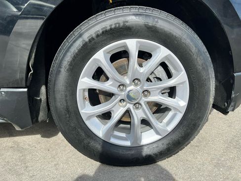 Used 2020 Chevrolet Equinox LS image 32