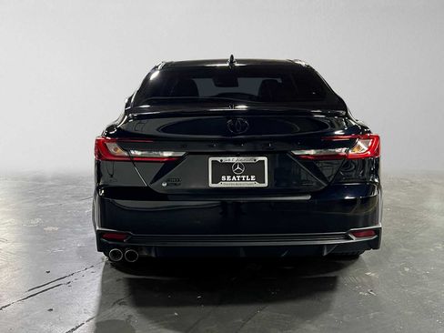Used 2025 Toyota Camry SE w/ Convenience Package AWD/4WD image 4