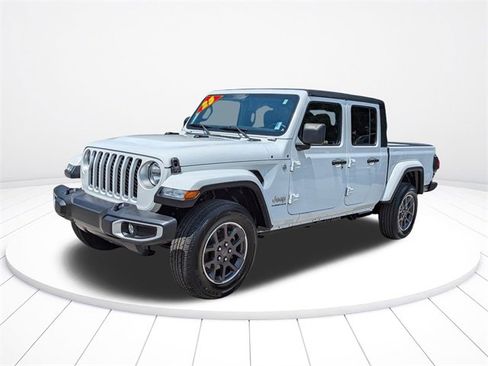 Used 2023 Jeep Gladiator Overland image 8