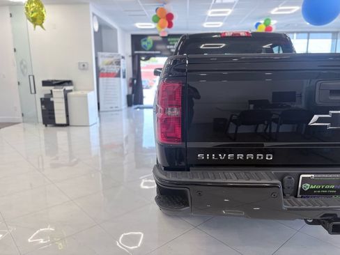 Used 2017 Chevrolet Silverado 1500 LT w/ Midnight Edition AWD/4WD image 13