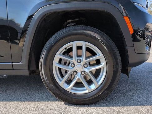 Certified 2025 Jeep Grand Cherokee Laredo X image 12