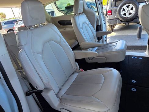 Used 2021 Chrysler Voyager Lxi FWD image 23