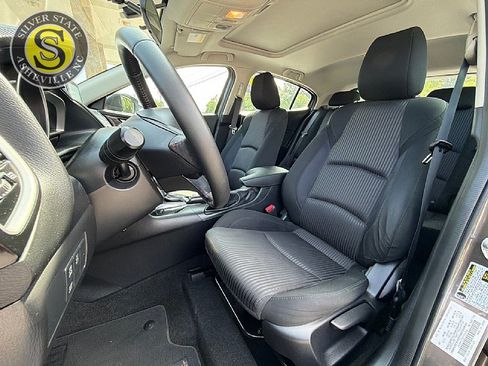 Used 2016 MAZDA MAZDA3 i Touring FWD image 12