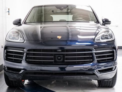 Used 2023 Porsche Cayenne Platinum Edition image 12