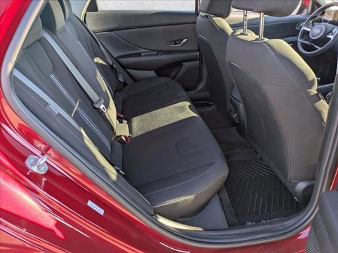 Used 2024 Hyundai Elantra SEL image 18