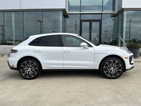 New 2026 Porsche Macan image 8