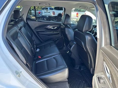Used 2024 GMC Terrain SLT AWD/4WD image 16