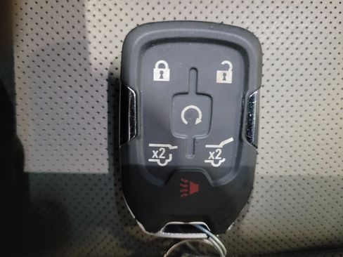 Used 2017 GMC Yukon SLT w/ Premium Edition AWD/4WD image 32