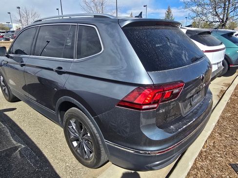 Used 2022 Volkswagen Tiguan SE w/ Panoramic Sunroof Package image 2