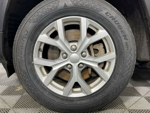 Used 2023 Jeep Grand Cherokee L Limited image 11