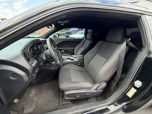 Used 2019 Dodge Challenger SXT RWD image 11