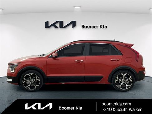 Used 2023 Kia Niro SX Touring image 8