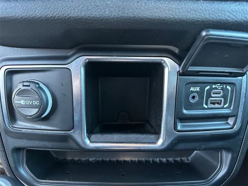 Used 2024 Jeep Wrangler Sport image 27