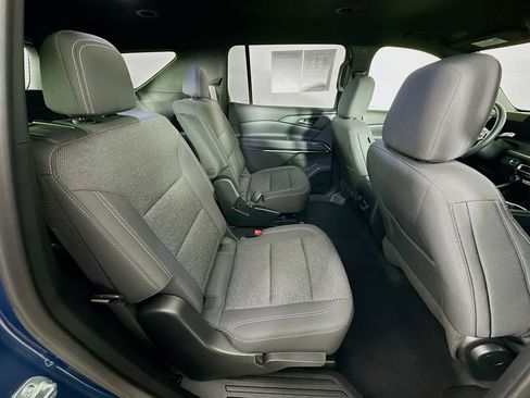 Used 2025 Chevrolet Traverse LT image 36