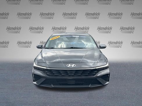 Used 2025 Hyundai Elantra Limited FWD image 3