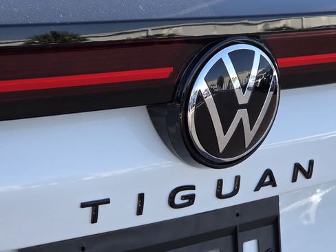 New 2026 Volkswagen Tiguan SE R-Line FWD image 15